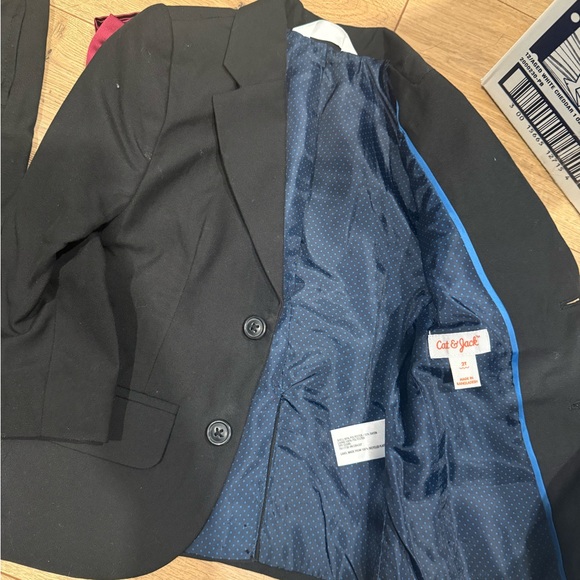 Boy Suit with vest, shirt and bowtie - 3T - Picture 6 of 11